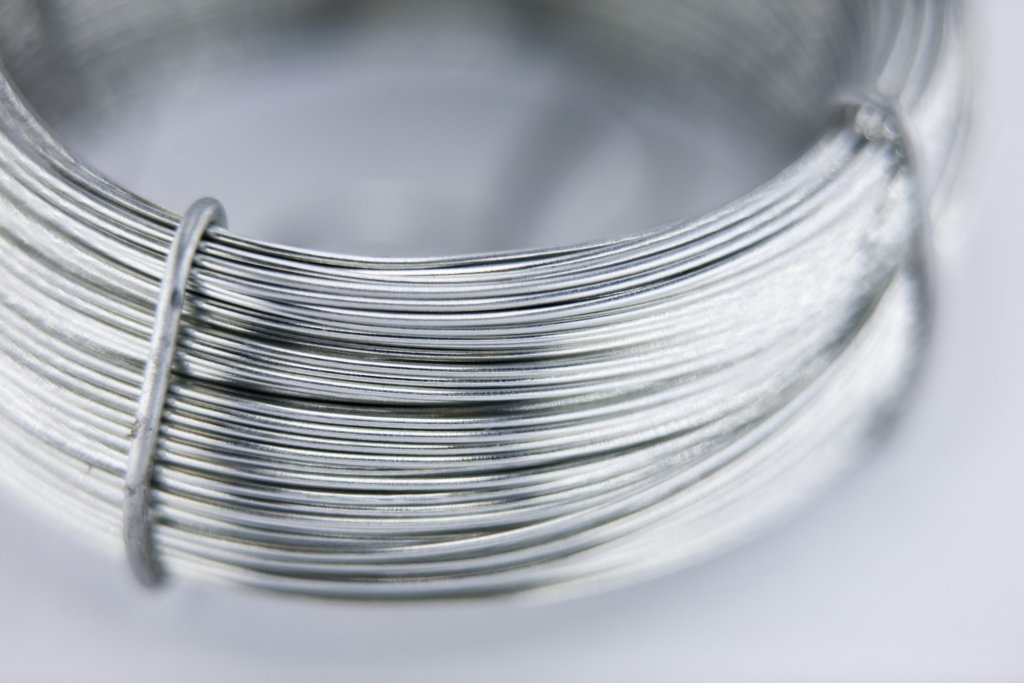 Anodized aluminum wire for bonsai