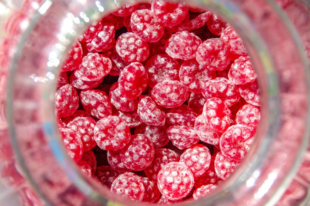 candies with red dye from bugs