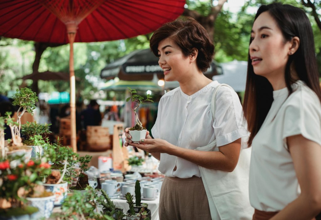 women buying bonsai